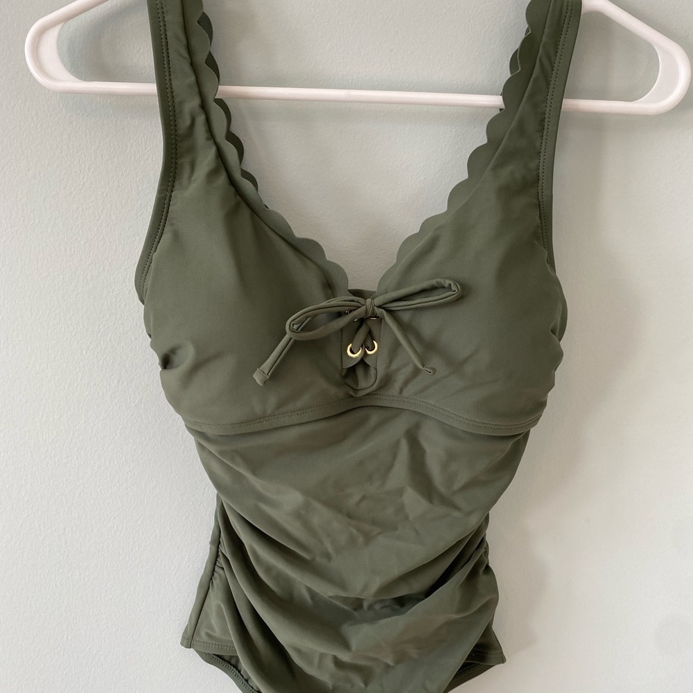 One piece women’s swimsuit!!
